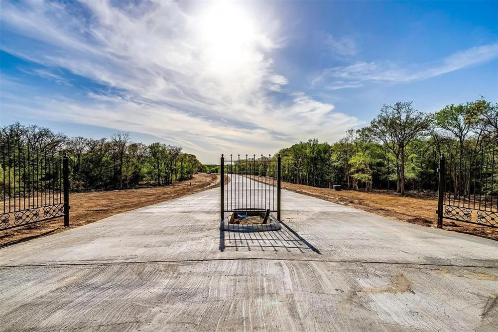 1649 Private Access 60200 Burleson, TX 76028