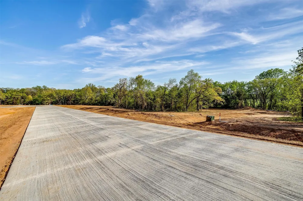 1649 Private Access 60200 Burleson, TX 76028
