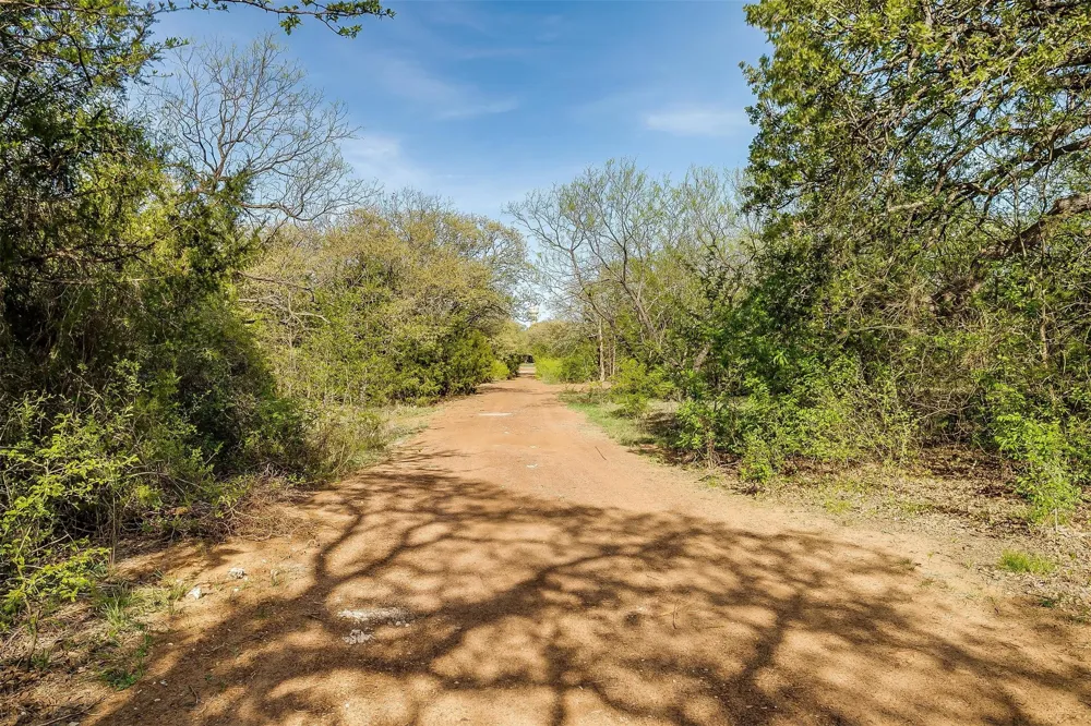 1641 Private Access 60200 Burleson, TX 76028
