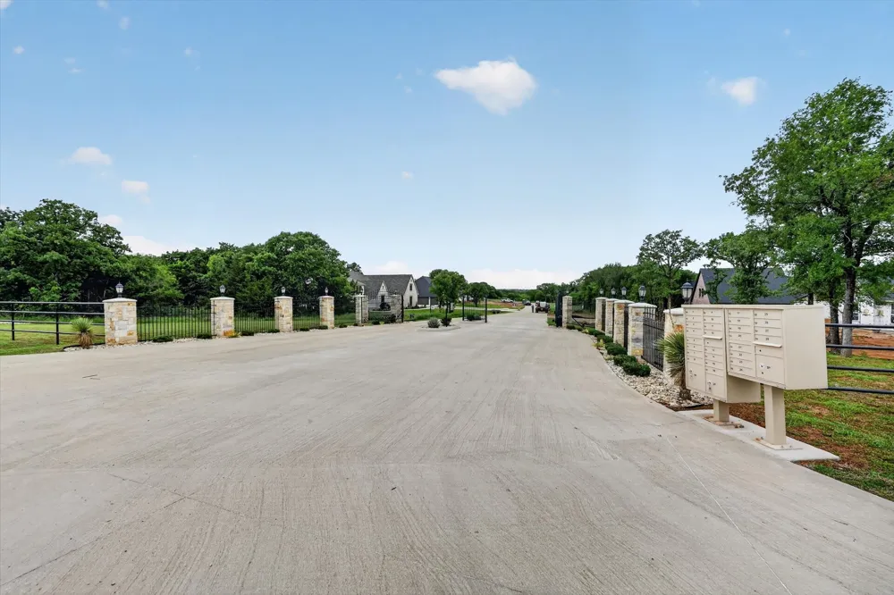 1641 Private Access 60200 Burleson, TX 76028