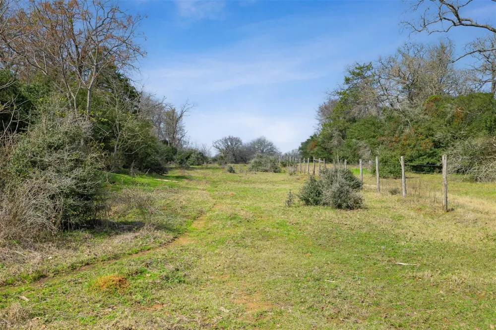 6804 County Road 126 Caldwell, TX 77836