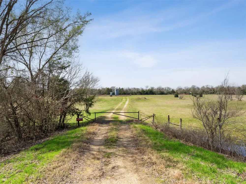 6804 County Road 126 Caldwell, TX 77836