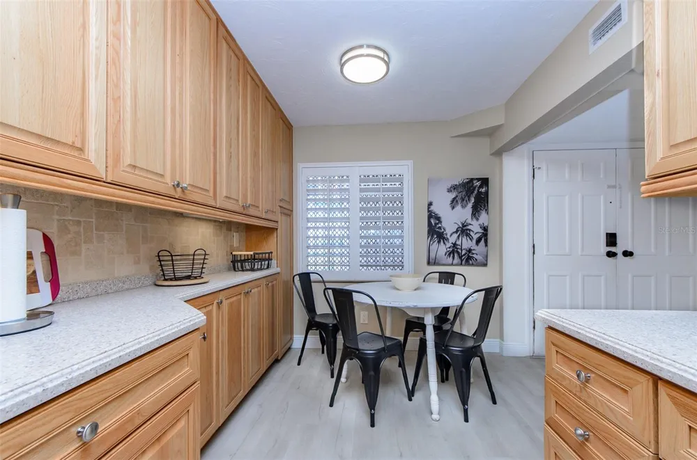 2900 GULF BOULEVARD #204 Belleair Beach, FL 33786