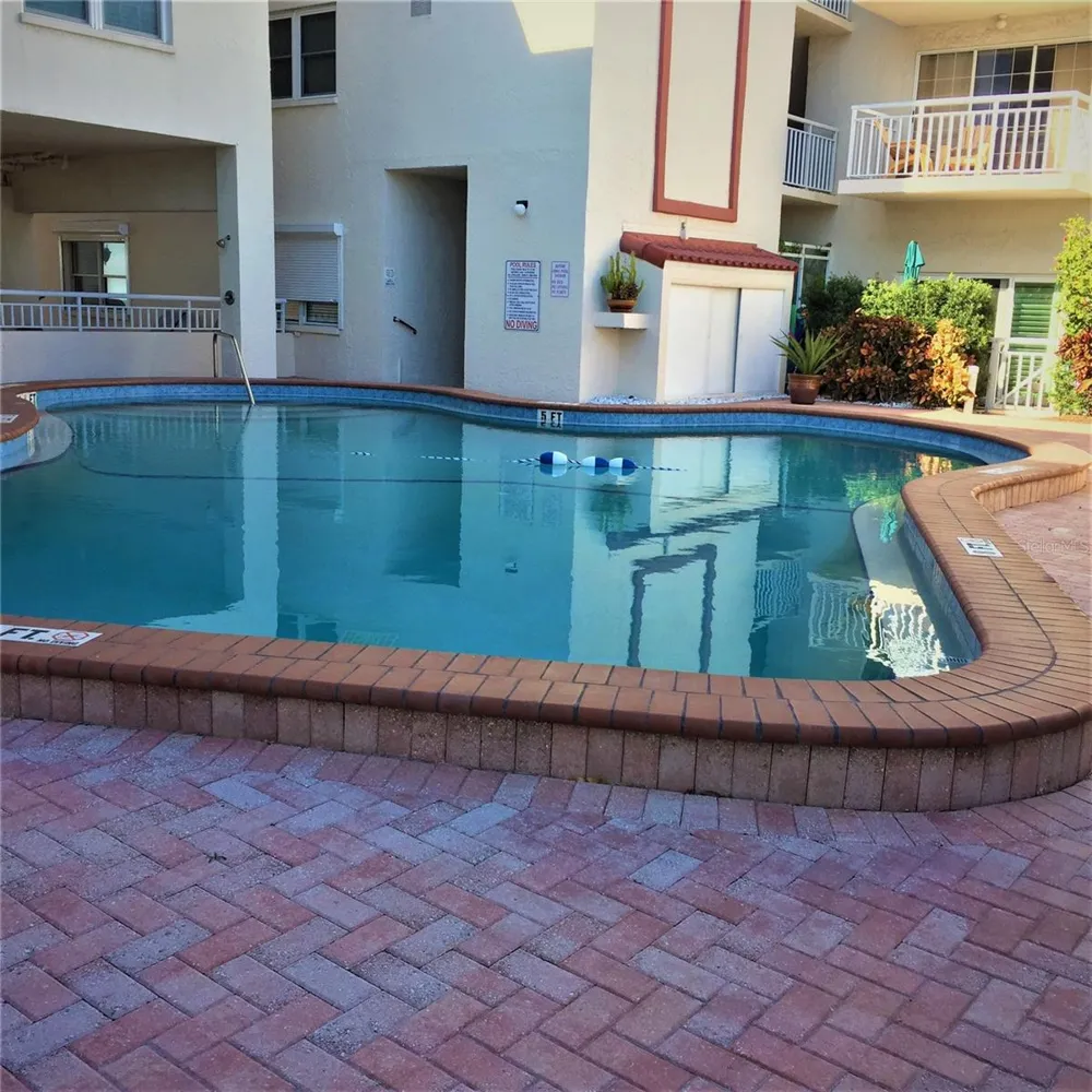 2900 GULF BOULEVARD #204 Belleair Beach, FL 33786