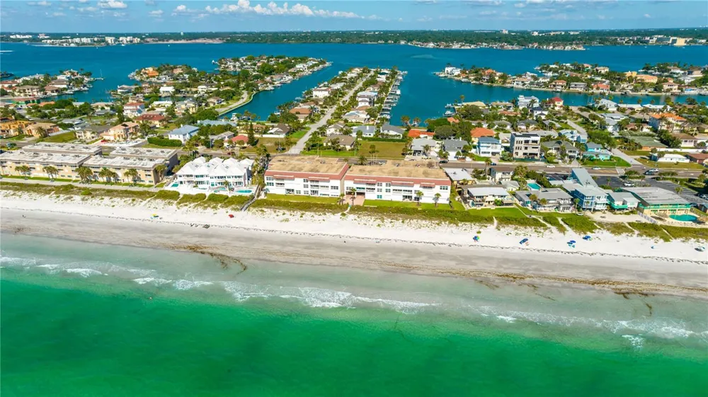 2900 GULF BOULEVARD #204 Belleair Beach, FL 33786
