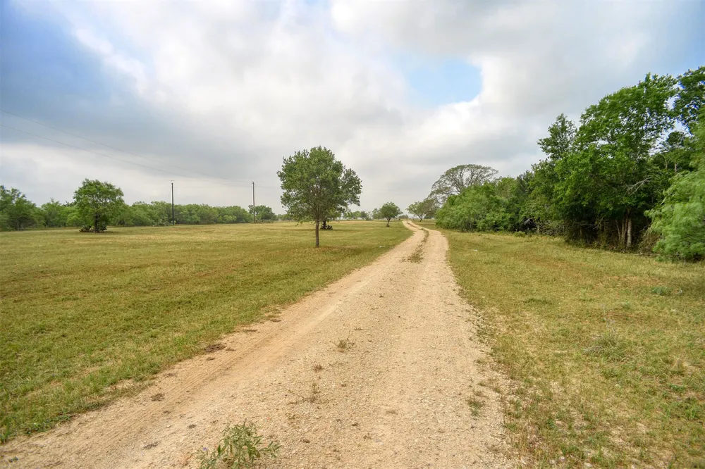323 CR 446 Gonzales, TX 78629