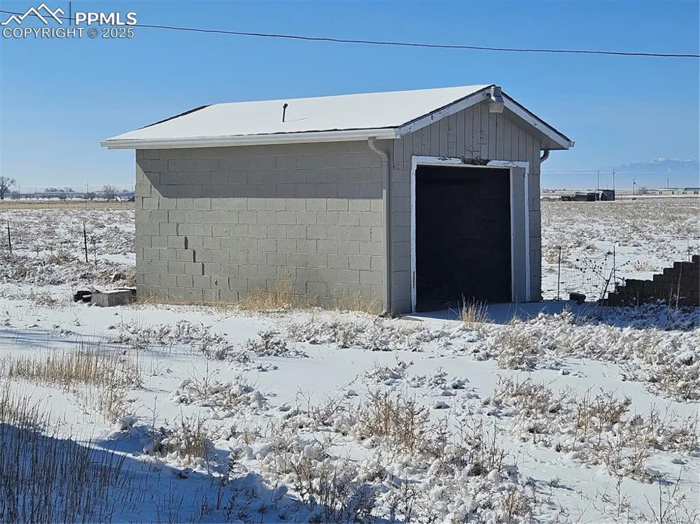 40444 Bush Road Avondale, CO 81022