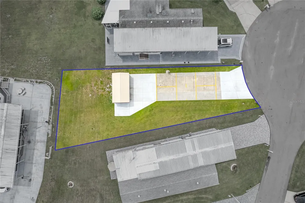 8933 SOUTHSHORE COURT Polk City, FL 33868