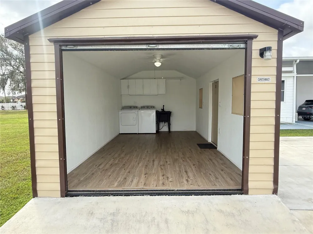 8933 SOUTHSHORE COURT Polk City, FL 33868