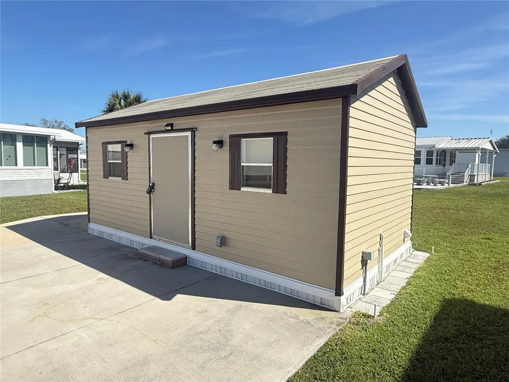 8933 SOUTHSHORE COURT Polk City, FL 33868