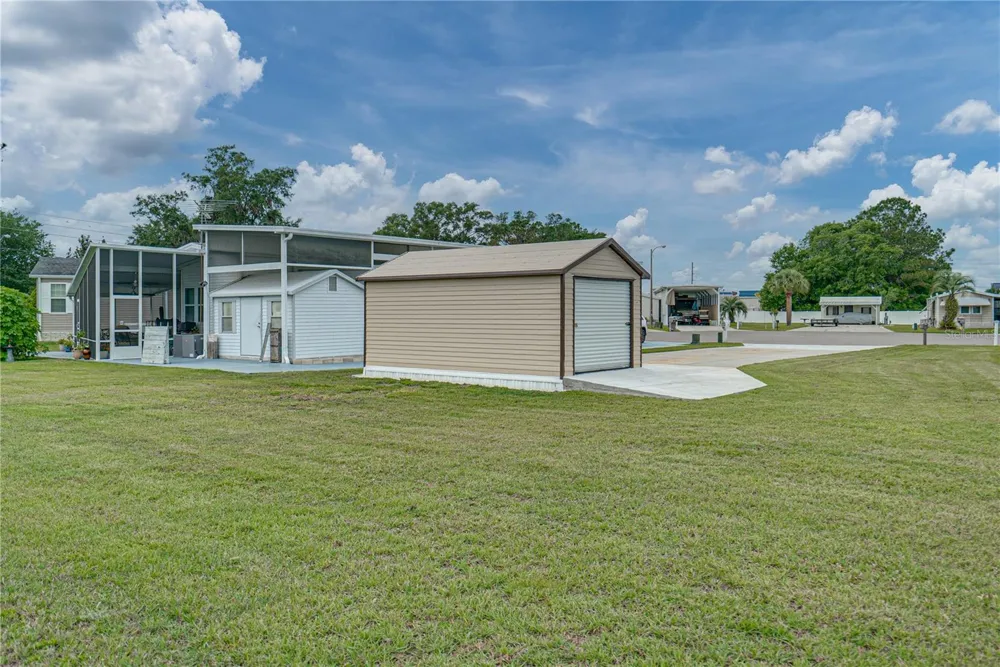 8933 SOUTHSHORE COURT Polk City, FL 33868