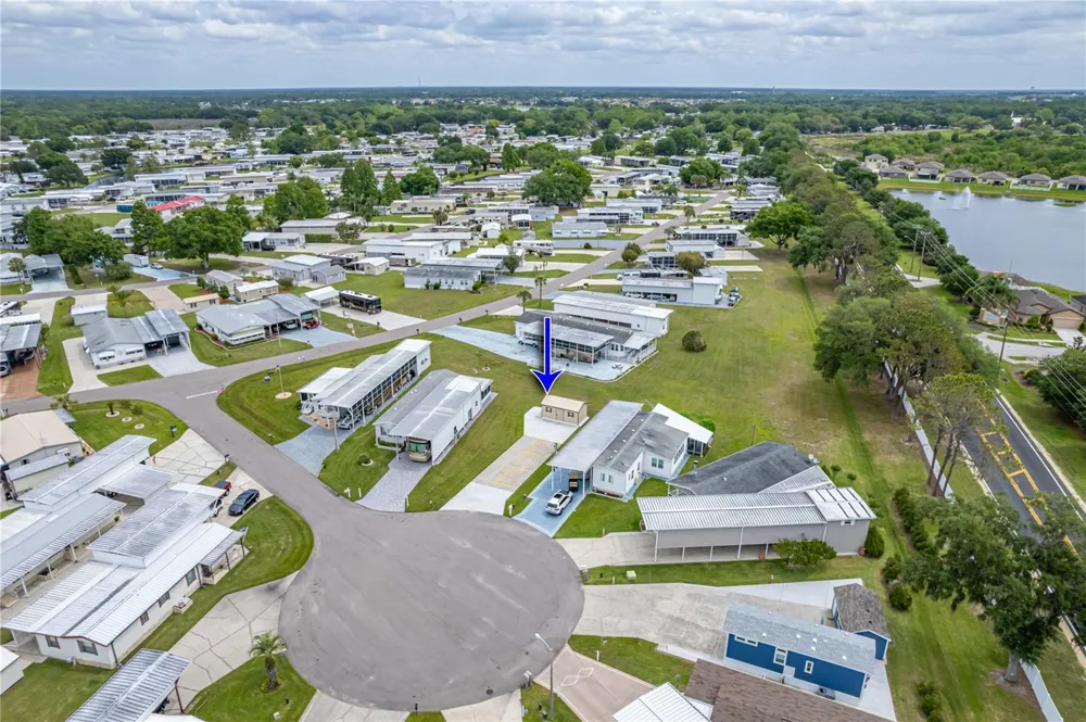 8933 SOUTHSHORE COURT Polk City, FL 33868