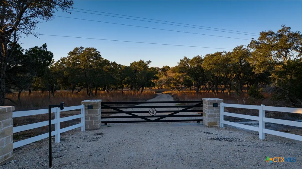 5999 Ranch Road 165 Blanco, TX 78606