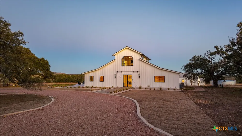 5999 Ranch Road 165 Blanco, TX 78606