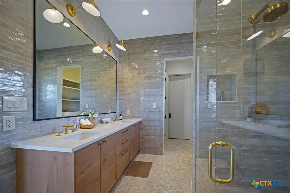 5999 Ranch Road 165 Blanco, TX 78606