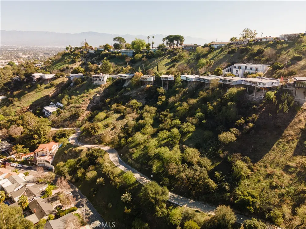 3732 Knobhill Drive Sherman Oaks, CA 91423