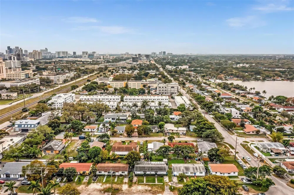 2631 NE 214th St Miami, FL 33180