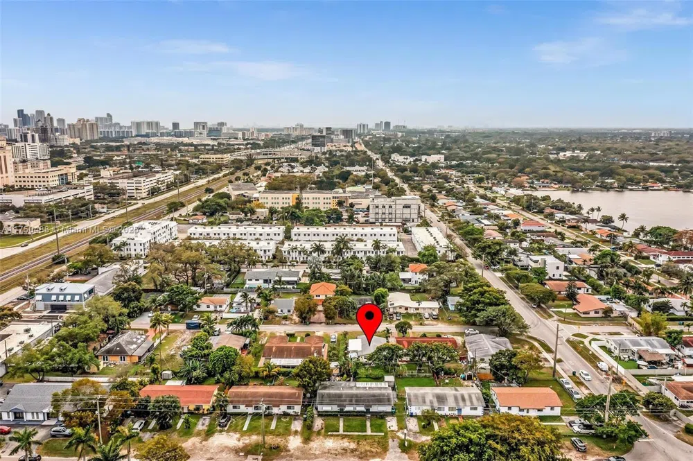 2631 NE 214th St Miami, FL 33180