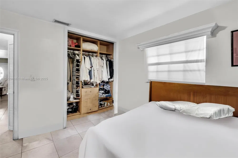 2631 NE 214th St Miami, FL 33180
