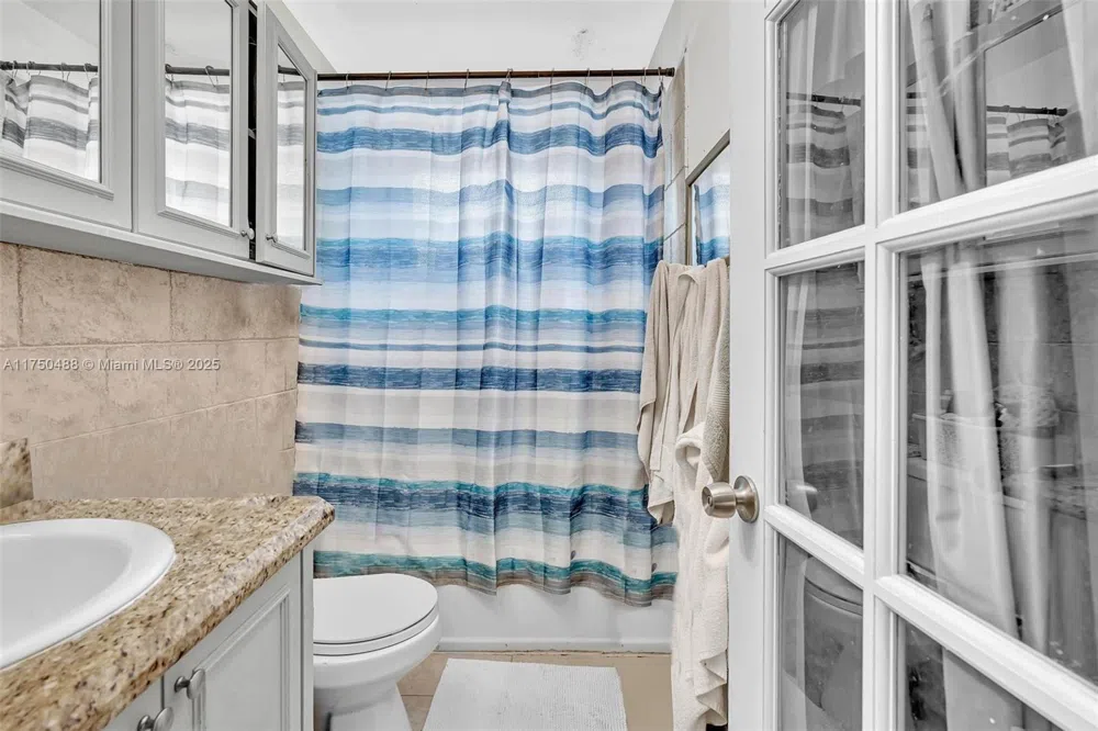 2631 NE 214th St Miami, FL 33180