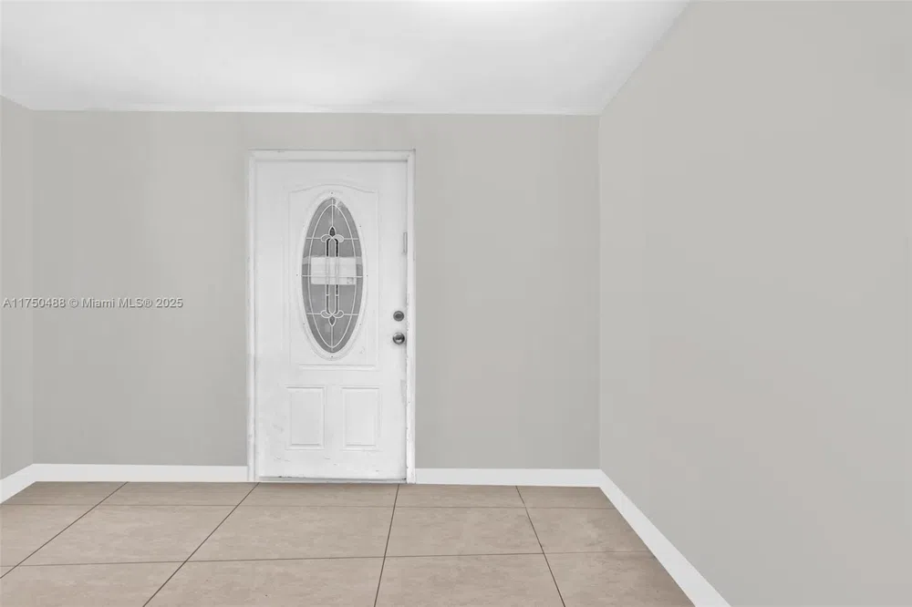 2631 NE 214th St Miami, FL 33180