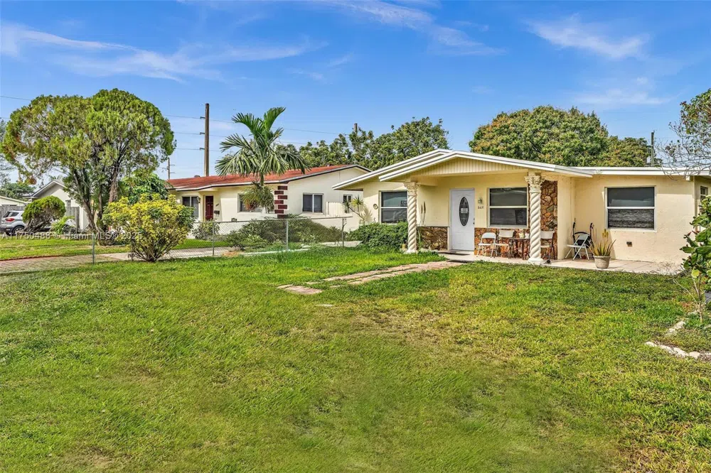 2631 NE 214th St Miami, FL 33180