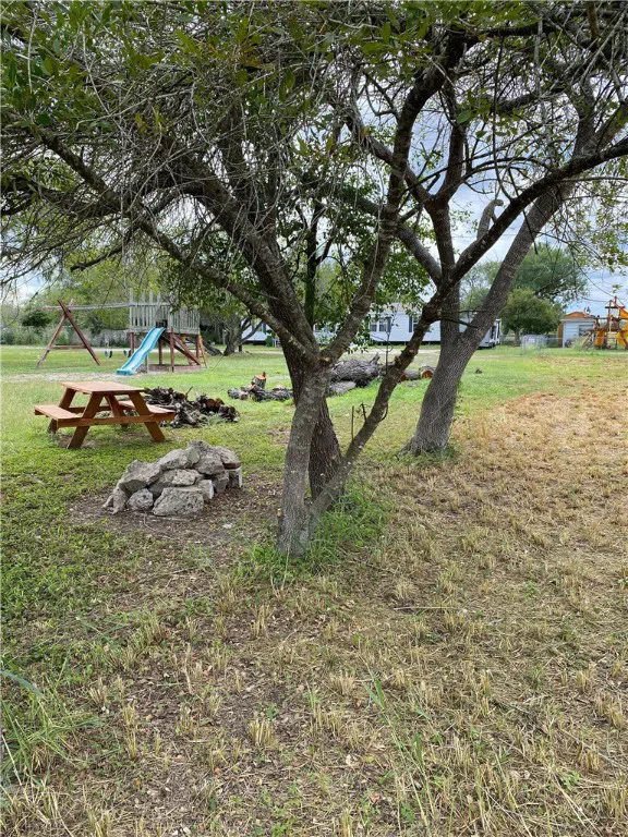 806 W 3rd Street W Bishop, TX 78343