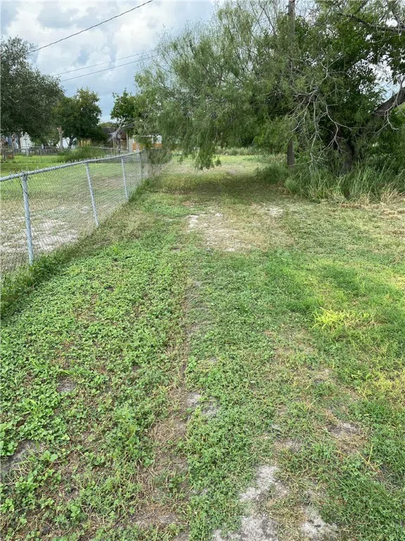 806 W 3rd Street W Bishop, TX 78343