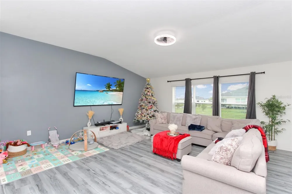 2220 GLADIOLUS LANE Mascotte, FL 34753