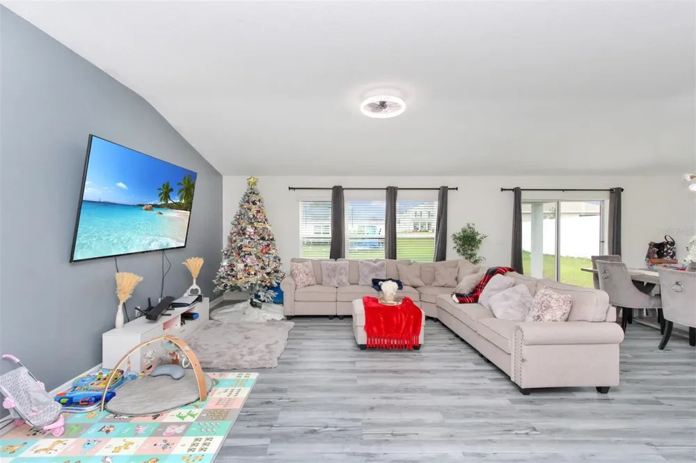 2220 GLADIOLUS LANE Mascotte, FL 34753