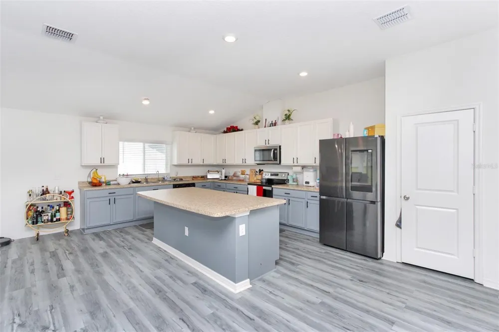 2220 GLADIOLUS LANE Mascotte, FL 34753