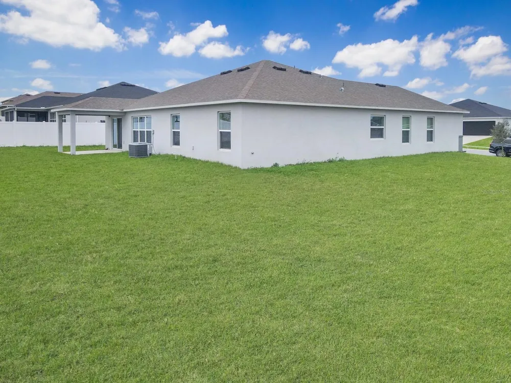 2220 GLADIOLUS LANE Mascotte, FL 34753