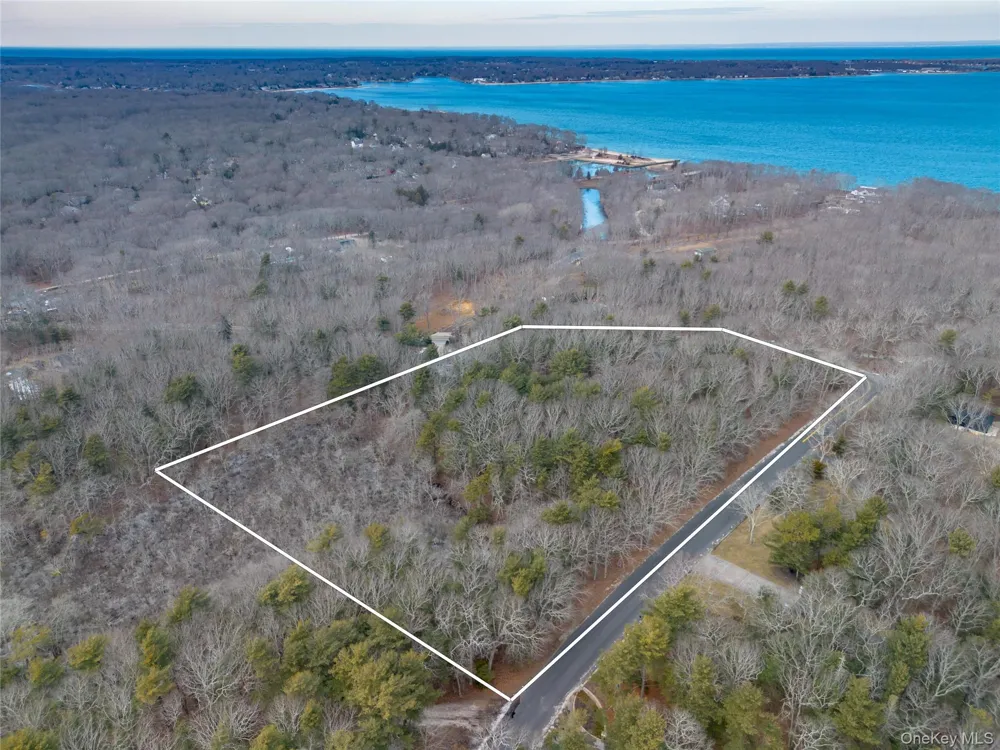 11200 Bayview Road Southold, NY 11971
