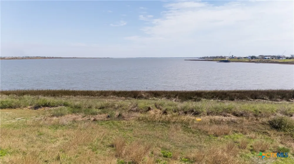 32 S Blue Heron Drive Port Lavaca, TX 77979