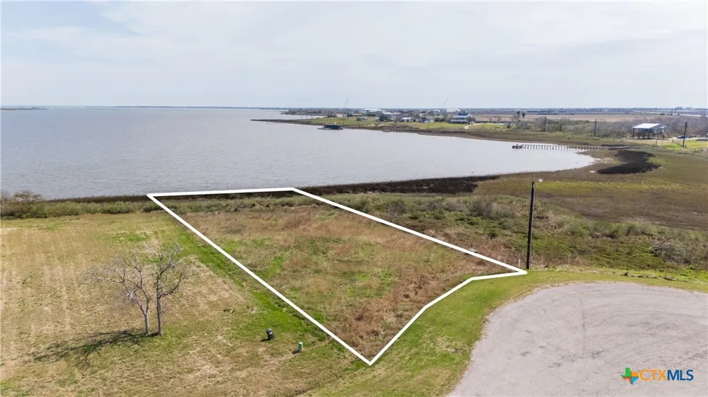 32 S Blue Heron Drive Port Lavaca, TX 77979
