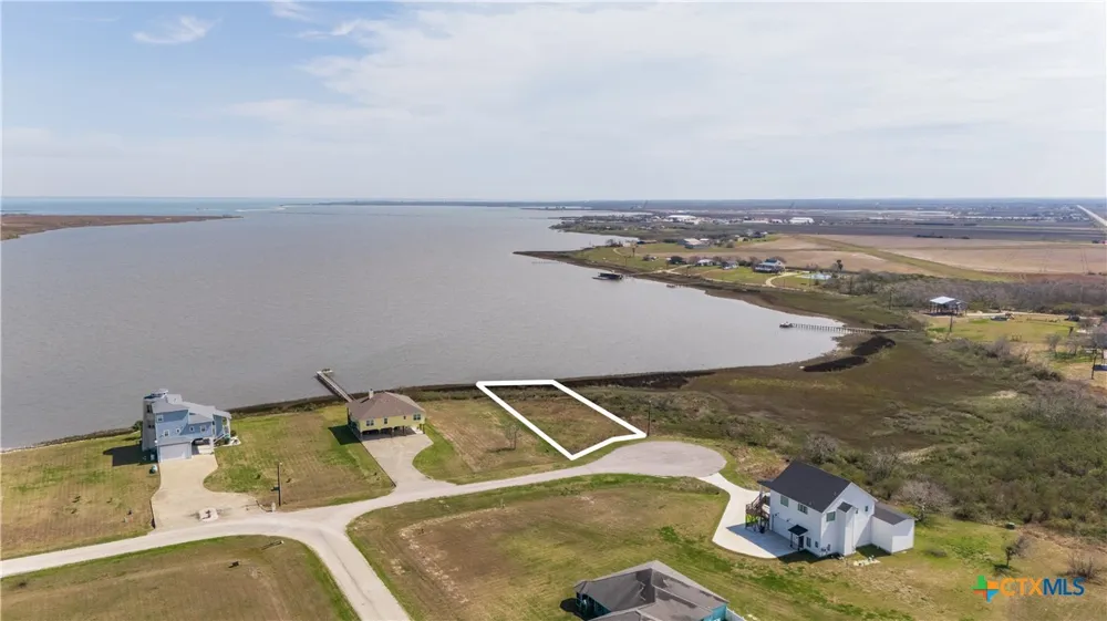 32 S Blue Heron Drive Port Lavaca, TX 77979