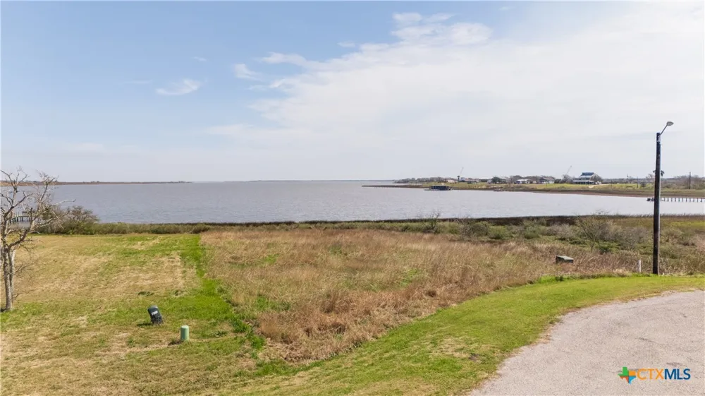 32 S Blue Heron Drive Port Lavaca, TX 77979