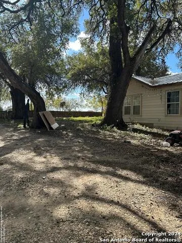 14075 Sherwood Atascosa, TX 78002