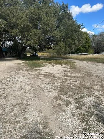 14075 Sherwood Atascosa, TX 78002