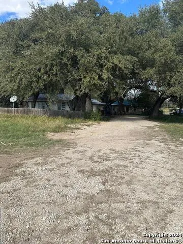 14075 Sherwood Atascosa, TX 78002