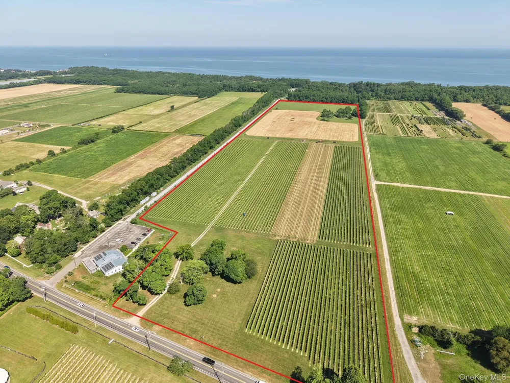6094 Sound Avenue Jamesport, NY 11947