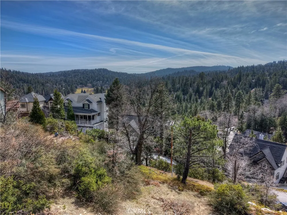 841 Madera Lane Lake Arrowhead, CA 92352