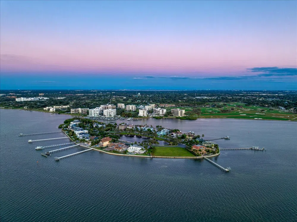 ST ANDREWS DRIVE Belleair, FL 33756
