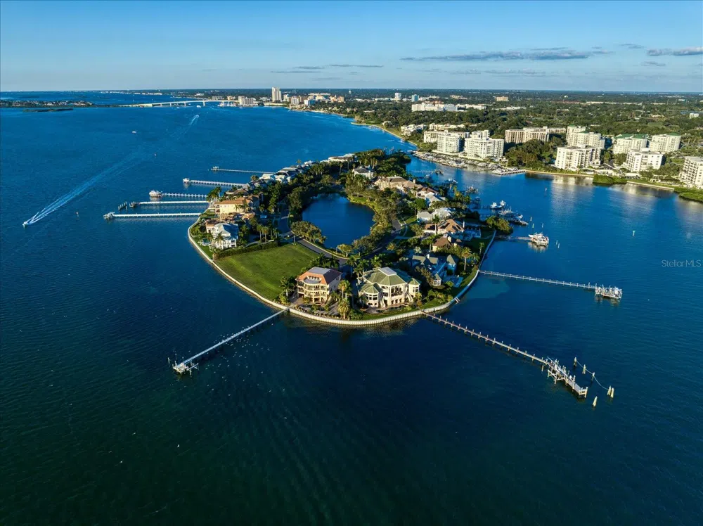 ST ANDREWS DRIVE Belleair, FL 33756