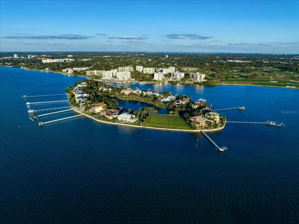 ST ANDREWS DRIVE Belleair, FL 33756