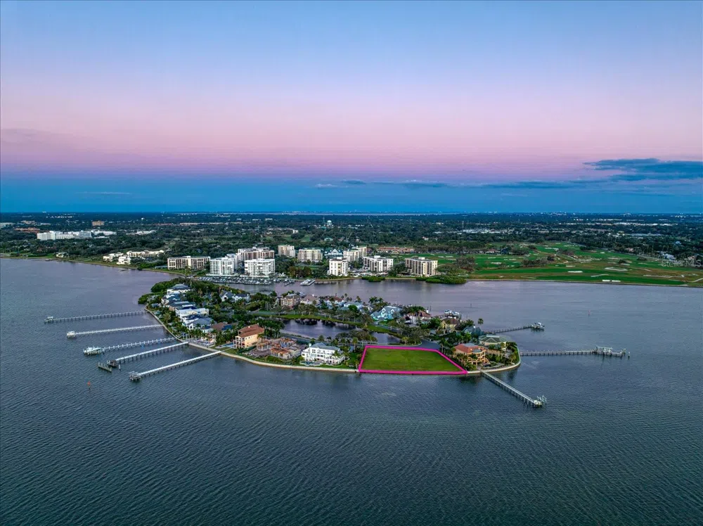 ST ANDREWS DRIVE Belleair, FL 33756