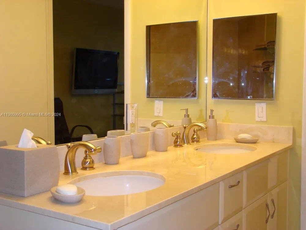 6365 COLLINS AV #3407 Miami Beach, FL 33141