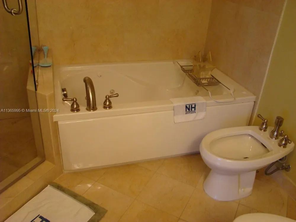 6365 COLLINS AV #3407 Miami Beach, FL 33141