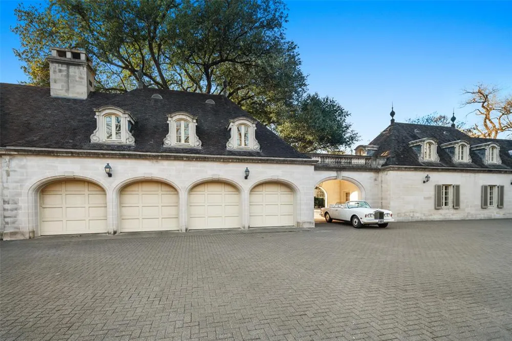5619 Walnut Hill Lane Dallas, TX 75229