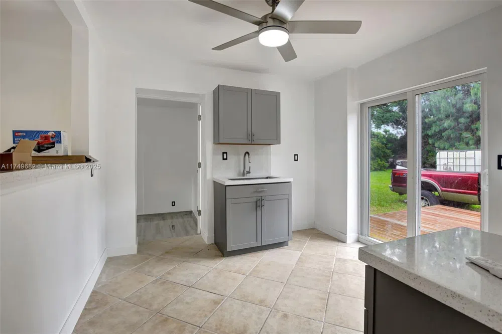 4381 SW 51st St Dania Beach, FL 33314